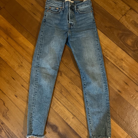 Levi’s denim pants wedgie style size 26 blue medium wash. - Picture 1 of 7